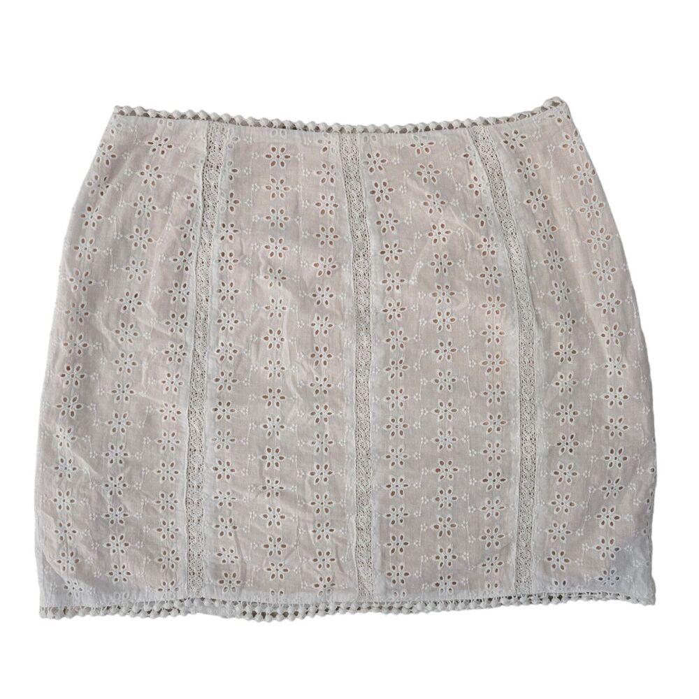 Eyelet Floral Mini Skirt White sz Medium Lined 100% Cotton Vacation Summer